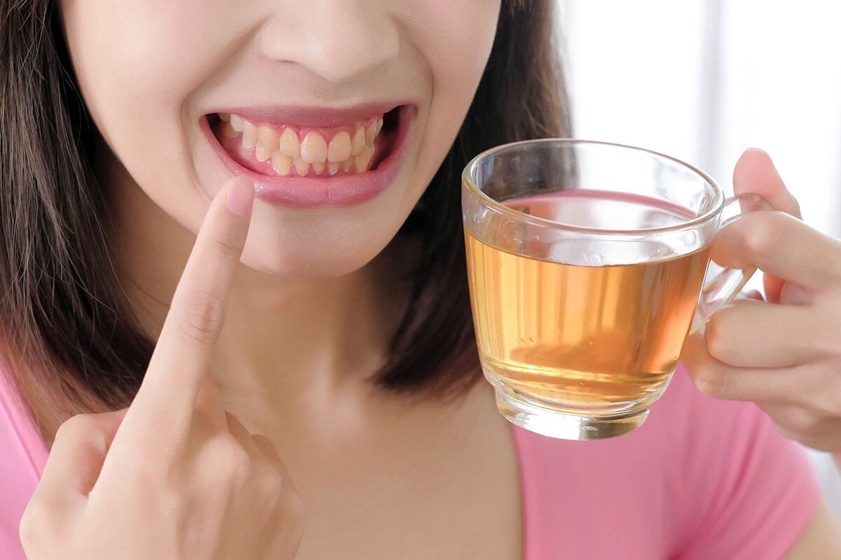 The Effects of Coffee and Tea on Teeth Staining